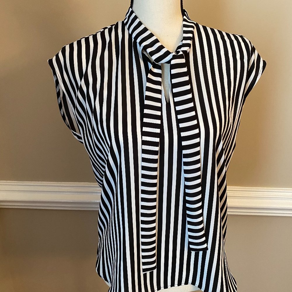 BAR III BLACK/WHITE STRIPE SLEEVELESS TOP WITH TIE NECK